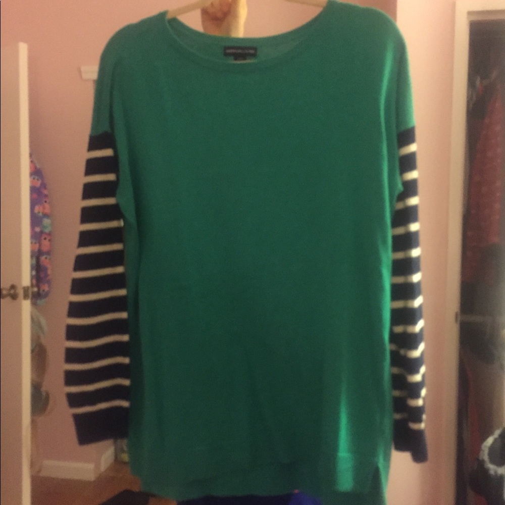 Green crewneck sweater